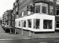 403068 Afbeelding van de onderpui van snackbar Bommel (Catharijnesingel 98) te Utrecht, op de hoek met de Pasteurstraat ...